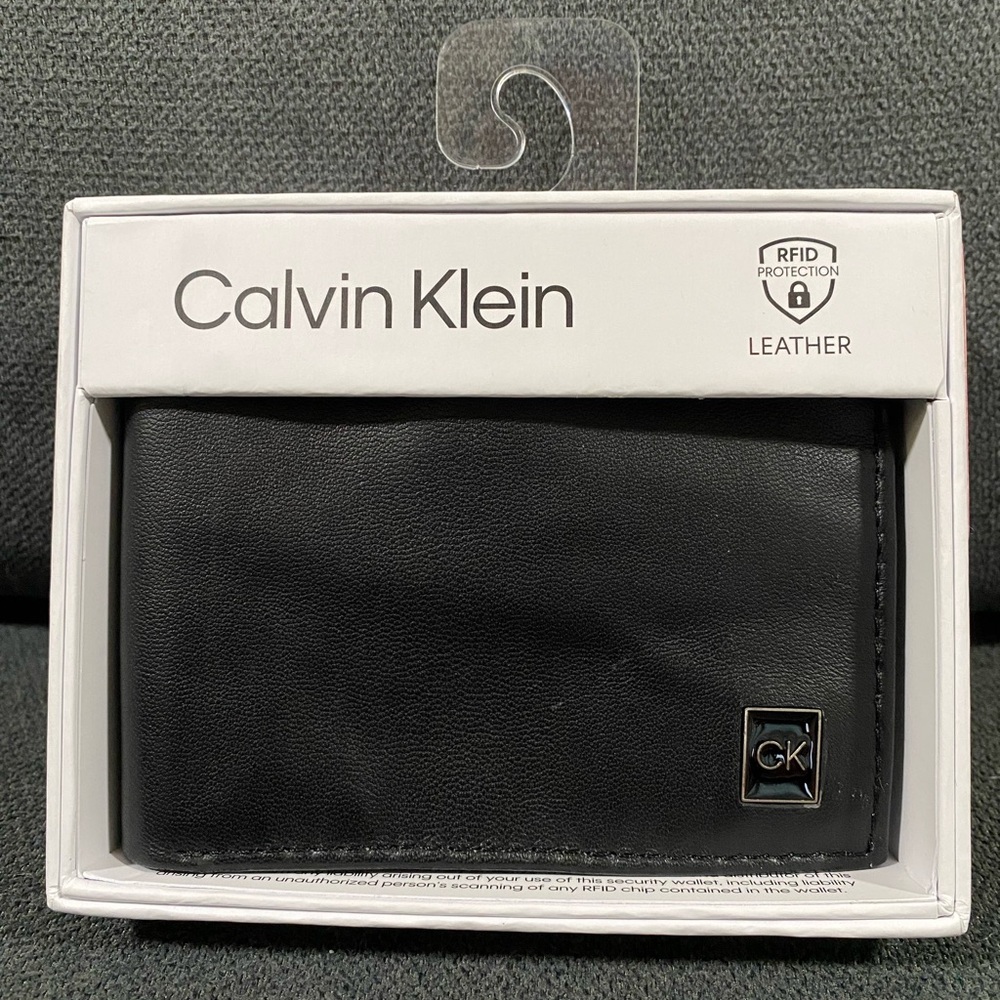 New CALVIN KLEIN Ck Men's Leather-Black
CK Bifold-RFID Wallet